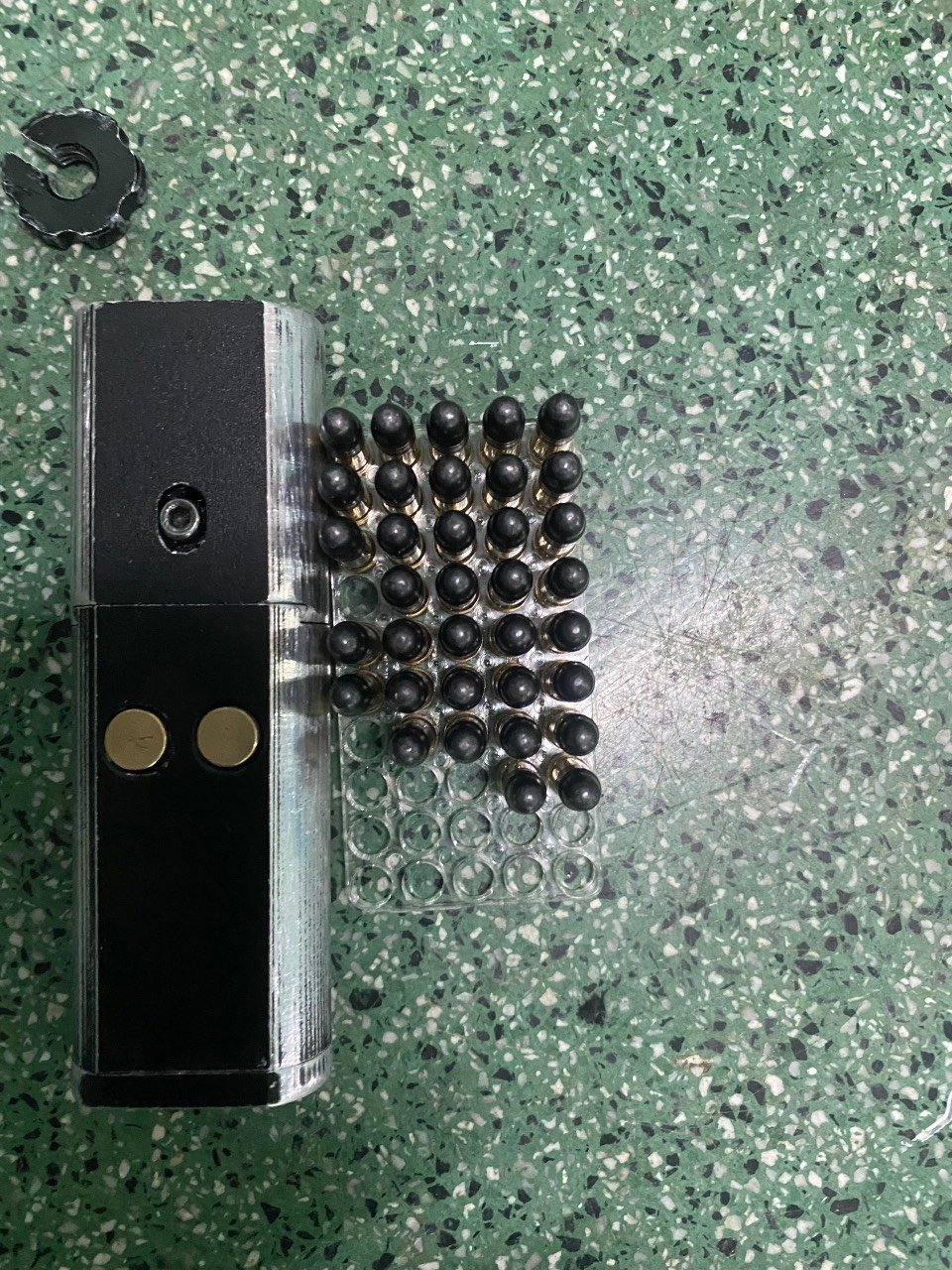 Triệt xóa nhóm bán ma túy, thu giữ khẩu súng tự chế cùng 35 viên đạn - Ảnh 4.
