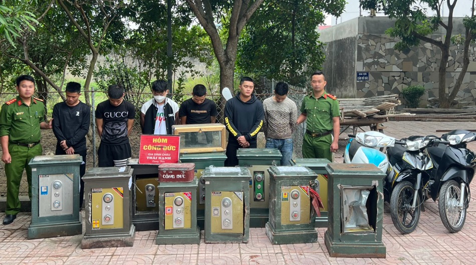 Bắt băng nhóm ở Nghệ An chuyên &quot;ăn&quot; két sắt tại đền, chùa, nhà thờ - Ảnh 1.