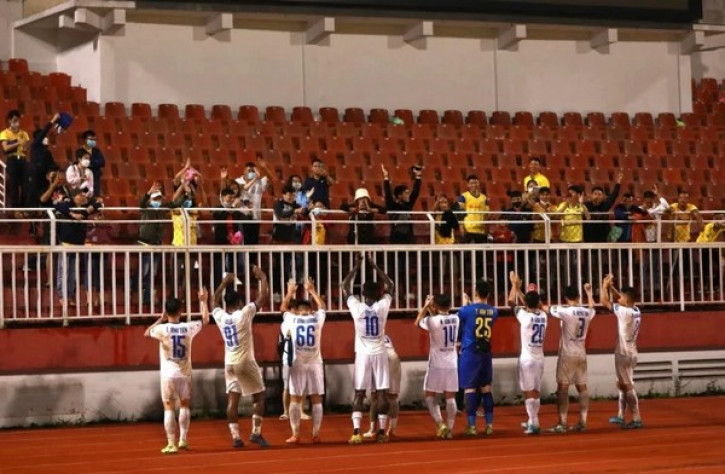 9 drama nổi bật tại V.League 2022: Trọng tài tặng pen cho... HAGL - Ảnh 3.