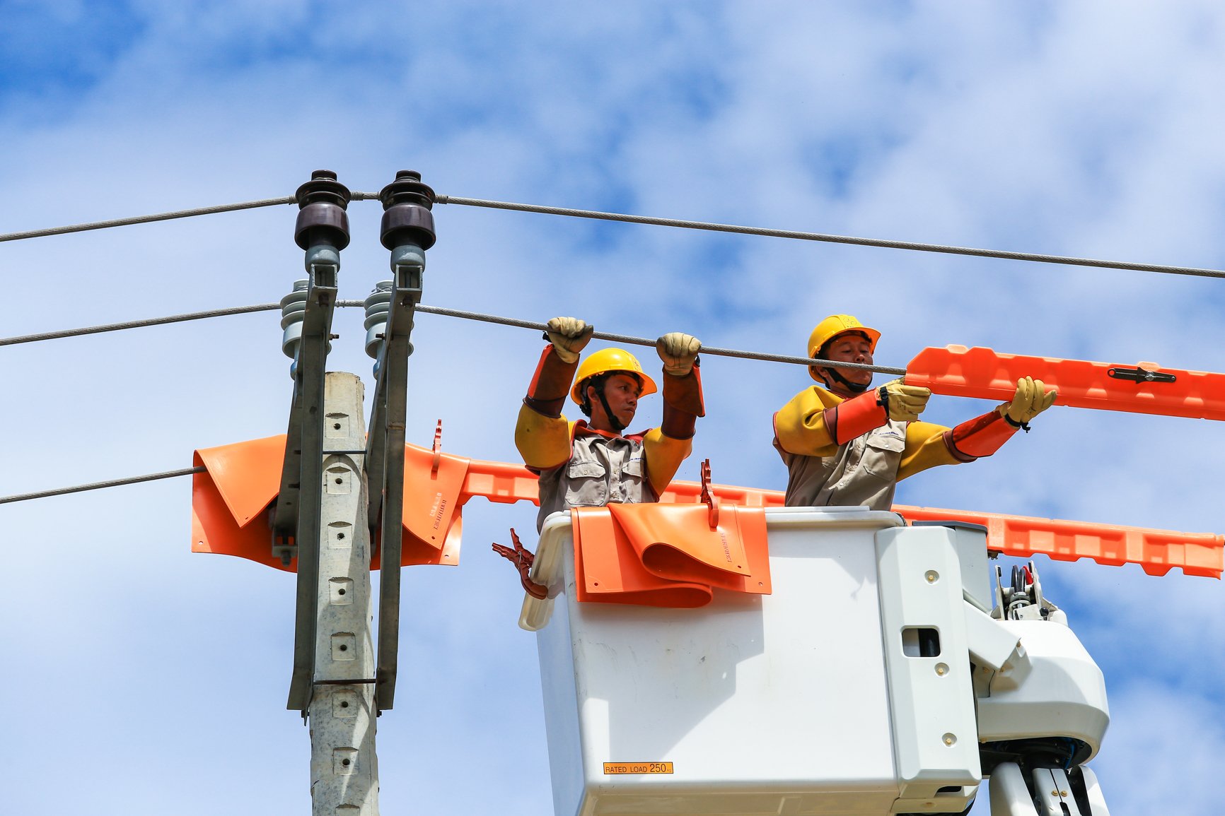 Tập đoàn Điện lực Việt Nam (EVN): Triển khai quyết liệt nhiều giải pháp tiết kiệm chi phí - Ảnh 1.