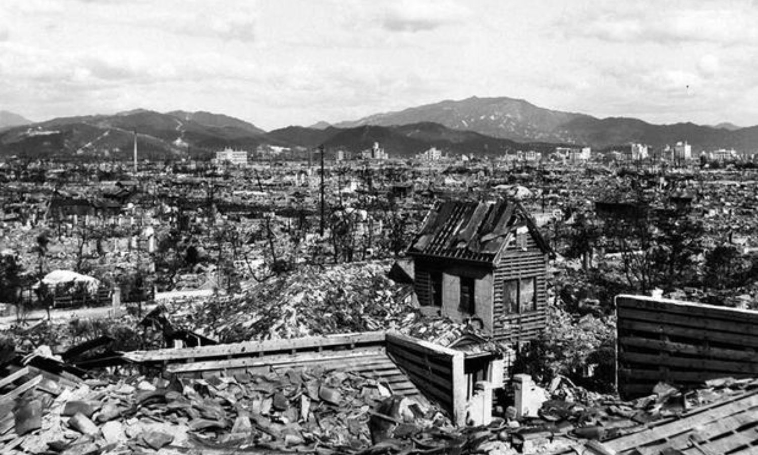 Ám ảnh khung cảnh trái ngược ở Hiroshima trước và sau khi bị ném bom - Ảnh 12.