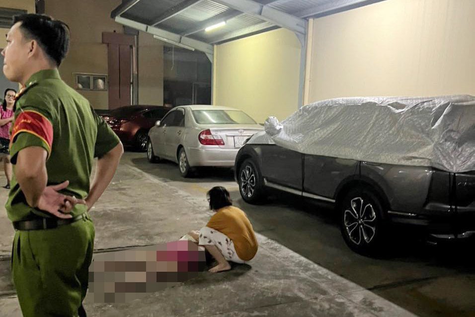TP.HCM: Cô gái khoảng 25 tuổi rơi lầu cao chung cư không qua khỏi - Ảnh 1.