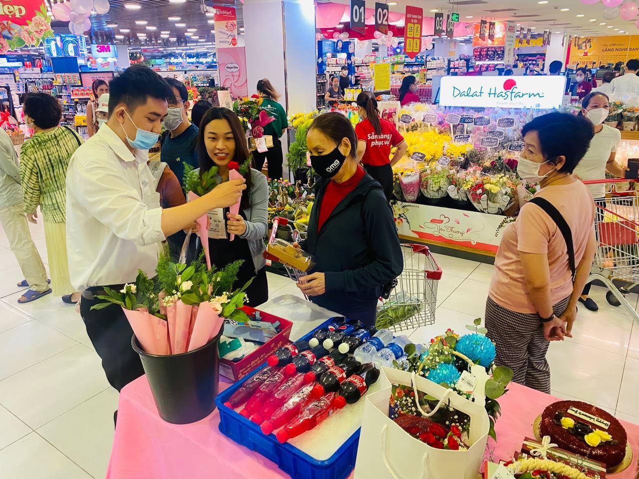 WinMart tri ân khách hàng nhân dịp kỷ niệm 8 năm thành lập - Ảnh 1.