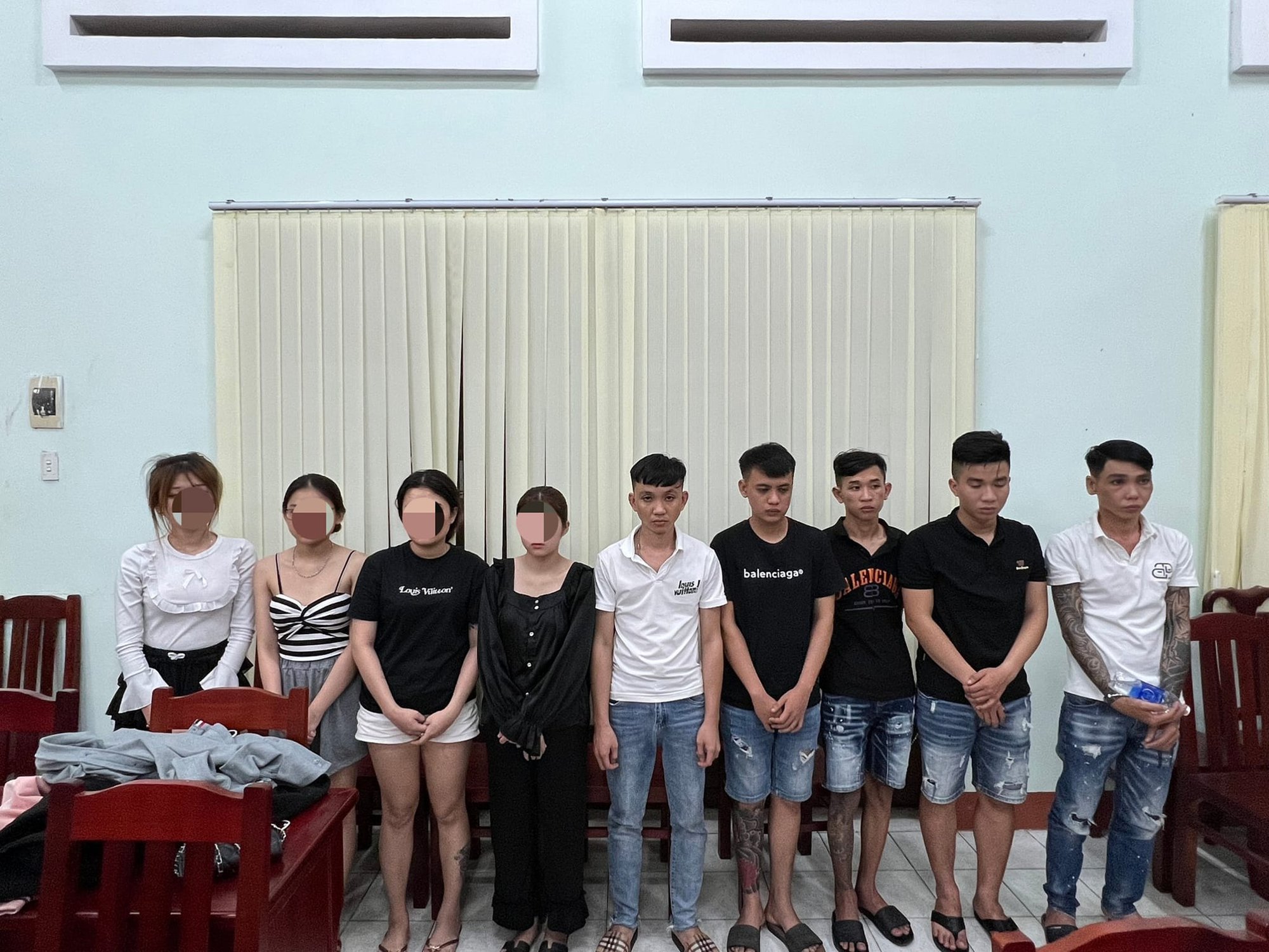 Nhóm nam thanh, nữ tú thuê khách sạn ở Bình Dương để phê ma túy tập thể - Ảnh 1.