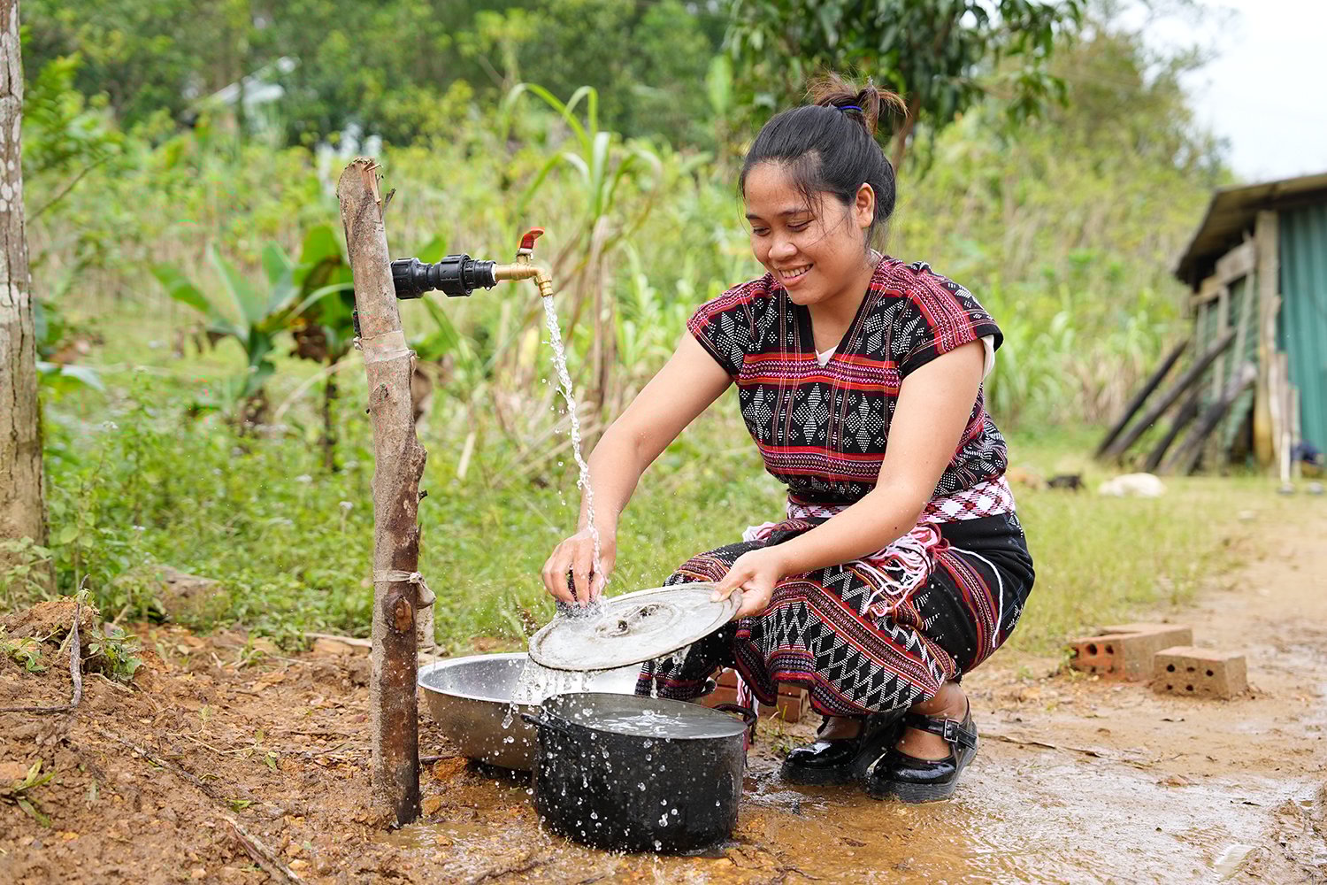 25.000 người dân hưởng lợi từ chương trình “Khơi nguồn nước sạch vì miền Trung yêu thương” - Ảnh 1. 25.000 người dân hưởng lợi từ chương trình “Khơi nguồn nước sạch vì miền Trung yêu thương” - Ảnh 1.