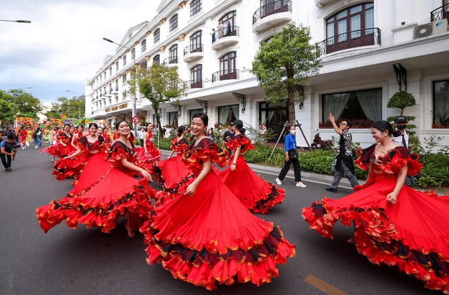 Festival Huế 2023 diễn ra bốn mùa với chuỗi sự kiện hấp dẫn du khách - Ảnh 1.