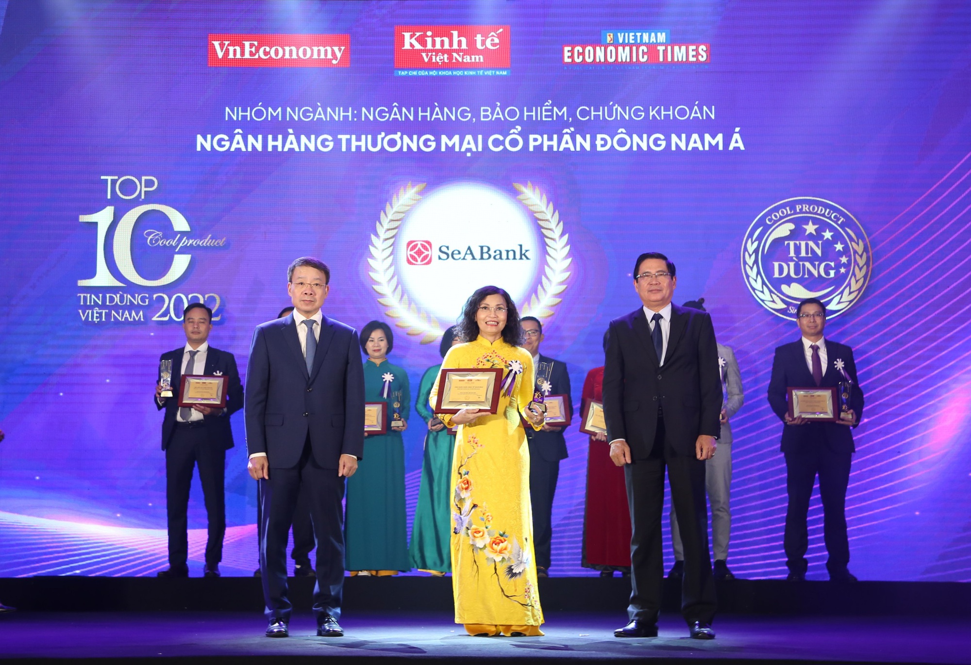 Đại diện SB nhận giải Tin Dùng 2022