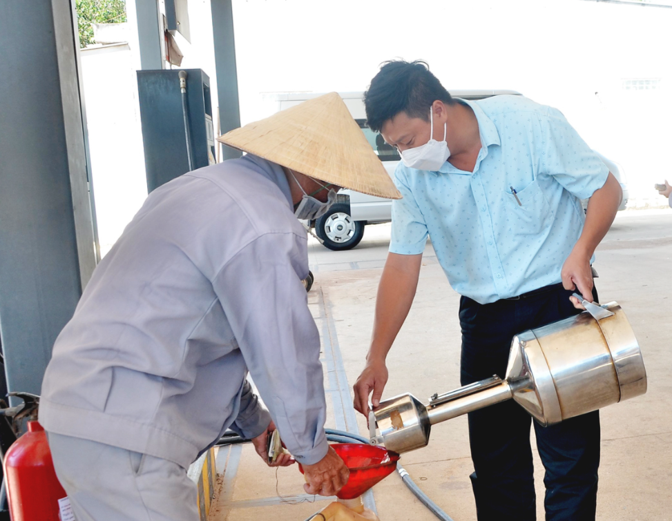 Bà Rịa - Vũng Tàu: Chặn đứng việc găm hàng, ngưng bán hàng xăng dầu - Ảnh 1.
