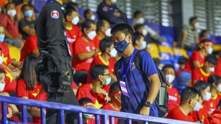 Chứng kiến U23 Việt Nam thắng 7-0, HLV U23 Thái Lan... bỏ về - Ảnh 1.
