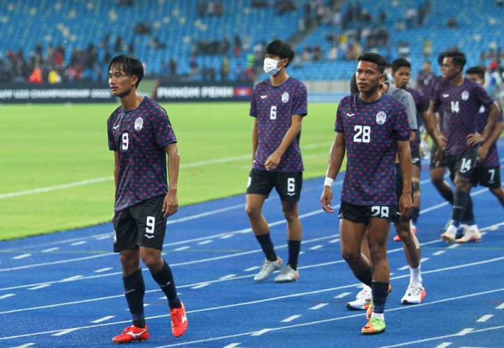 CĐV Campuchia “quay xe”, &quot;cầu cứu&quot; U23 Việt Nam - Ảnh 1.