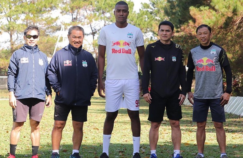 5 cầu thủ sở hữu chiều cao &quot;khủng&quot; nhất V.League: Ngoại binh HAGL số 1 - Ảnh 5.