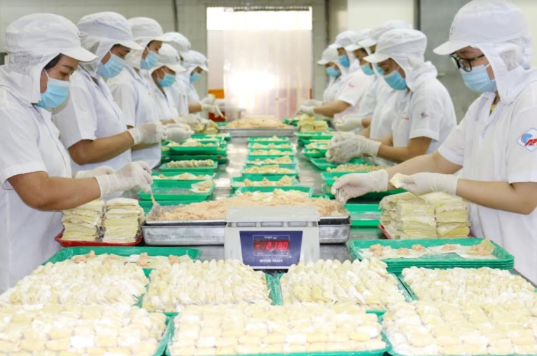 Doanh nghiệp gặp áp lực khi giá xăng tăng cao - Ảnh 1.