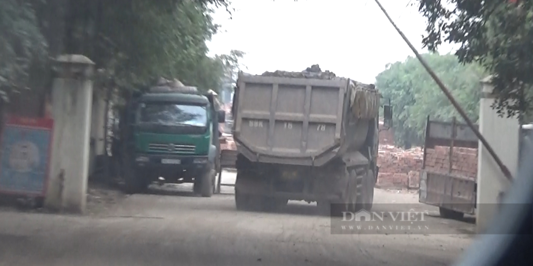 Vĩnh Phúc: Chở đất từ dự án vốn ODA vào thẳng nhà máy gạch - Ảnh 4.