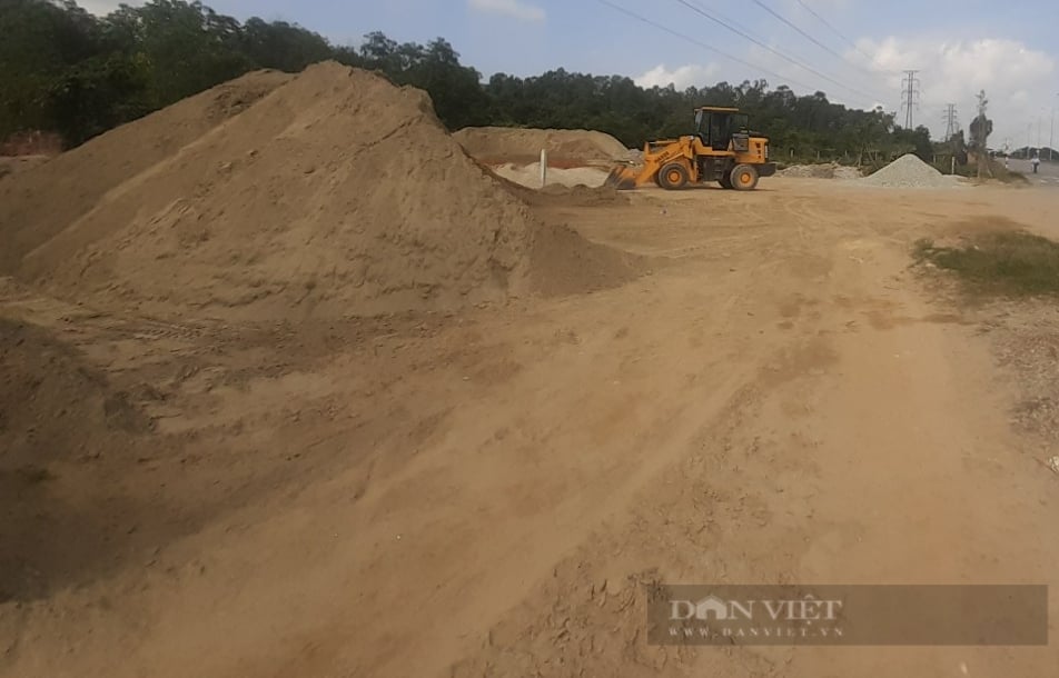 TT-Huế: Hai bãi tập kết cát sạn không phép làm khổ dân, chính quyền “bó tay” - Ảnh 2.