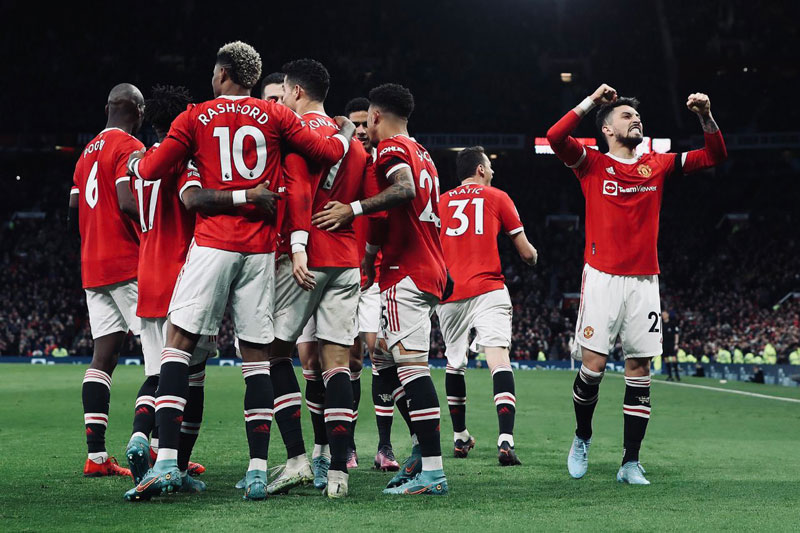 Thắng “nghẹt thở” trước Tottenham, M.U và Ronaldo cùng lập siêu kỷ lục - Ảnh 1.