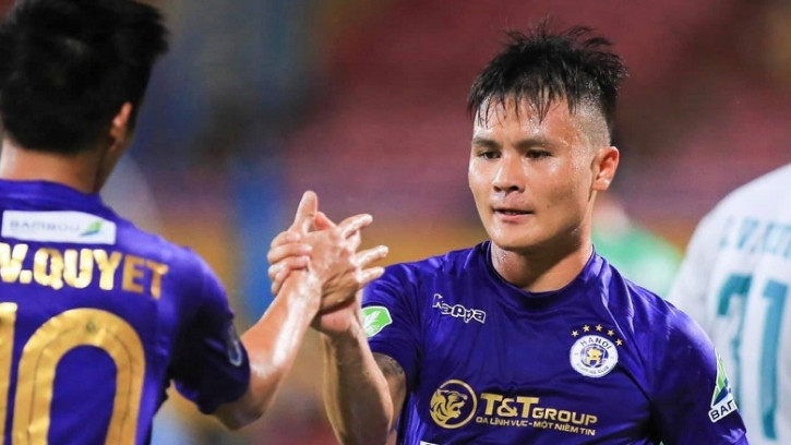2 &quot;gã nhà giàu&quot; V.League trải thảm mời Quang Hải: &quot;Lót tay&quot; 7 tỷ đồng, lương 250 triệu đồng/tháng - Ảnh 2.