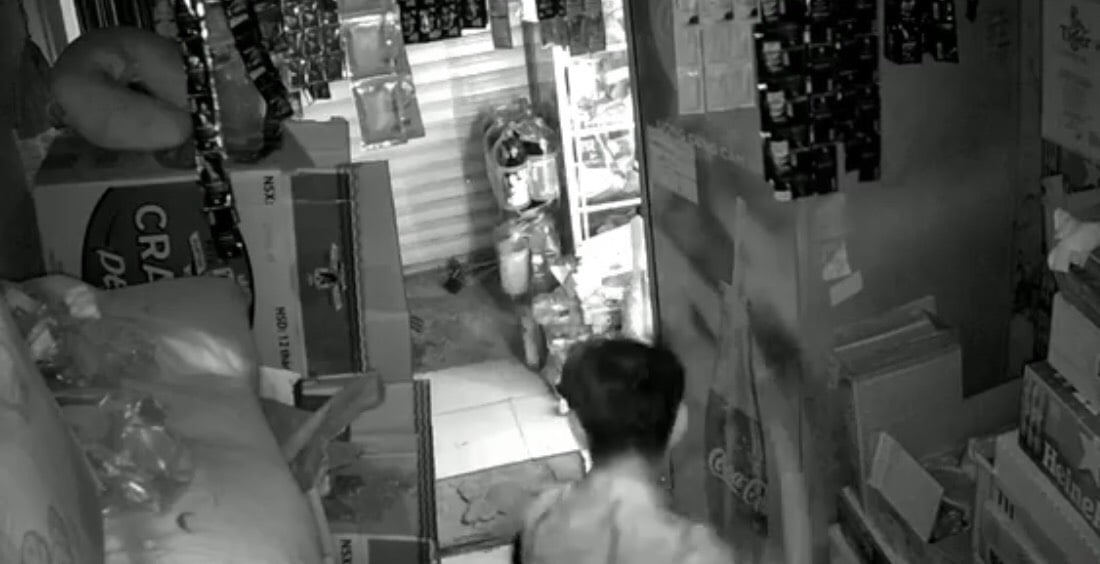 Clip: Dùng dao chặt đá chém “vợ hờ” như bổ củi  - Ảnh 1.