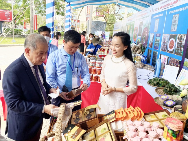 Triển lãm hàng trăm sản phẩm KHCN, sản phẩm khởi nghiệp tại Ngày hội Cố đô khởi nghiệp - Ảnh 2.