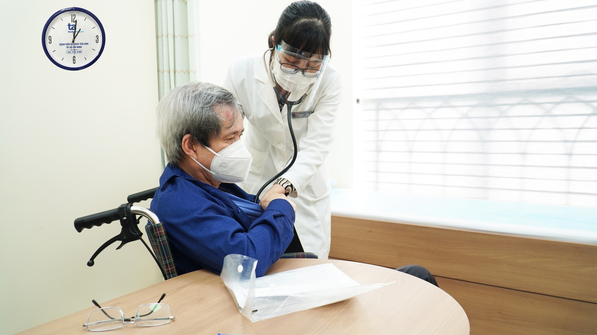 Những người đầu tiên được tiêm kháng thể đơn dòng Evusheld - Ảnh 3.