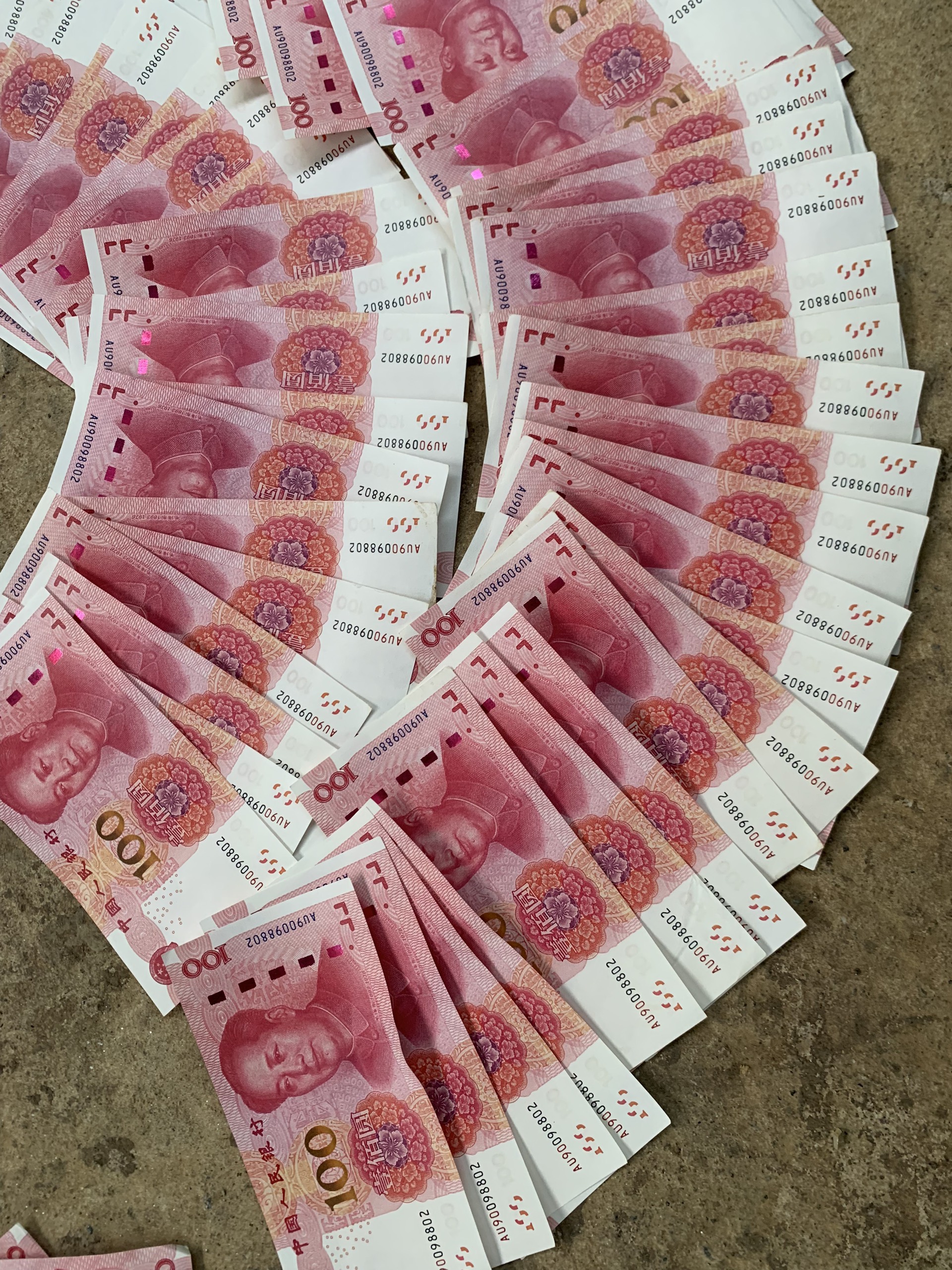 Lai Châu: Bắt quả tang 2 đối tượng tàng trữ và lưu hành tiền giả - Ảnh 2. Lai Châu: Bắt quả tang 2 đối tượng tàng trữ và lưu hành tiền giả - Ảnh 2.