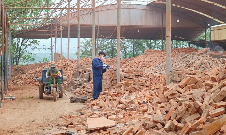 Thêm hai lò gạch thủ công được tháo dỡ tại Quốc Oai - Ảnh 2.