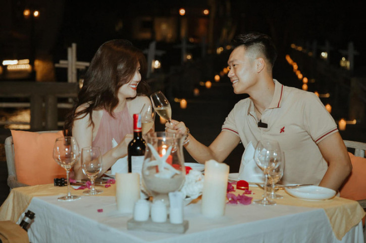 &quot;Hotboy&quot; cao 1m82 của ĐT Việt Nam lên xe hoa - Ảnh 2.