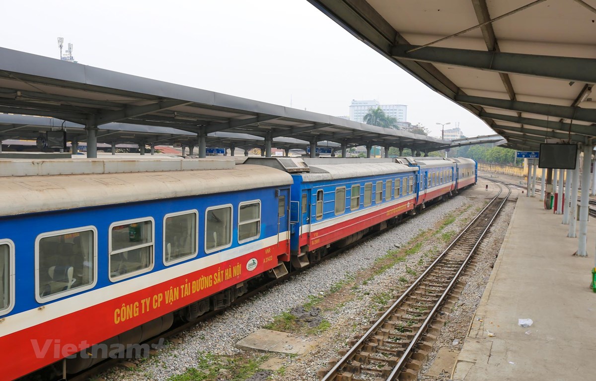 Chạy thêm hàng loạt đoàn tàu khách trong dịp nghỉ lễ 30/4-1/5 - Ảnh 1.