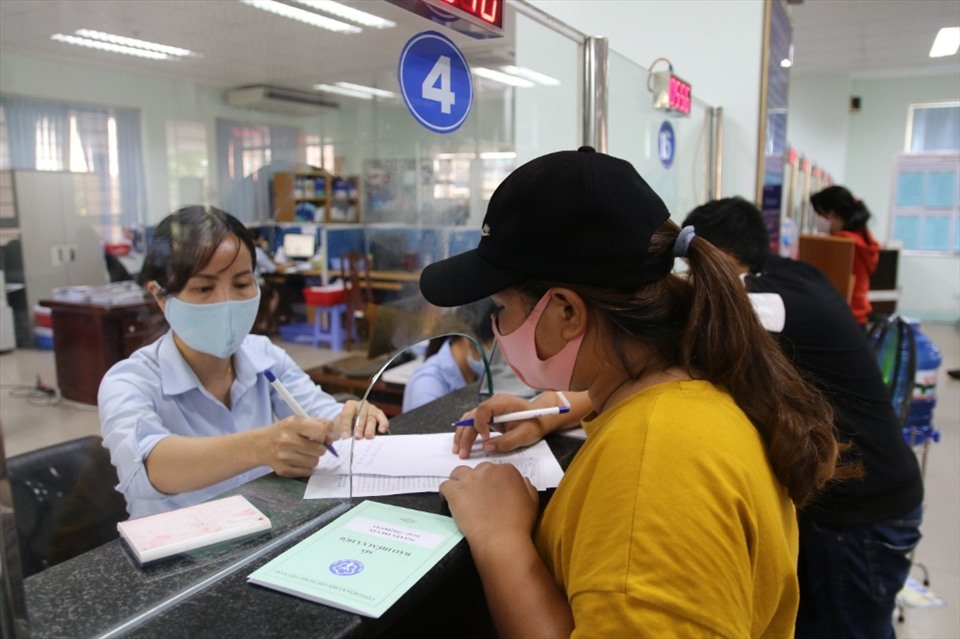 Bài toán nào giải quyết hiện tượng ồ ạt rút BHXH một lần? - Ảnh 3.
