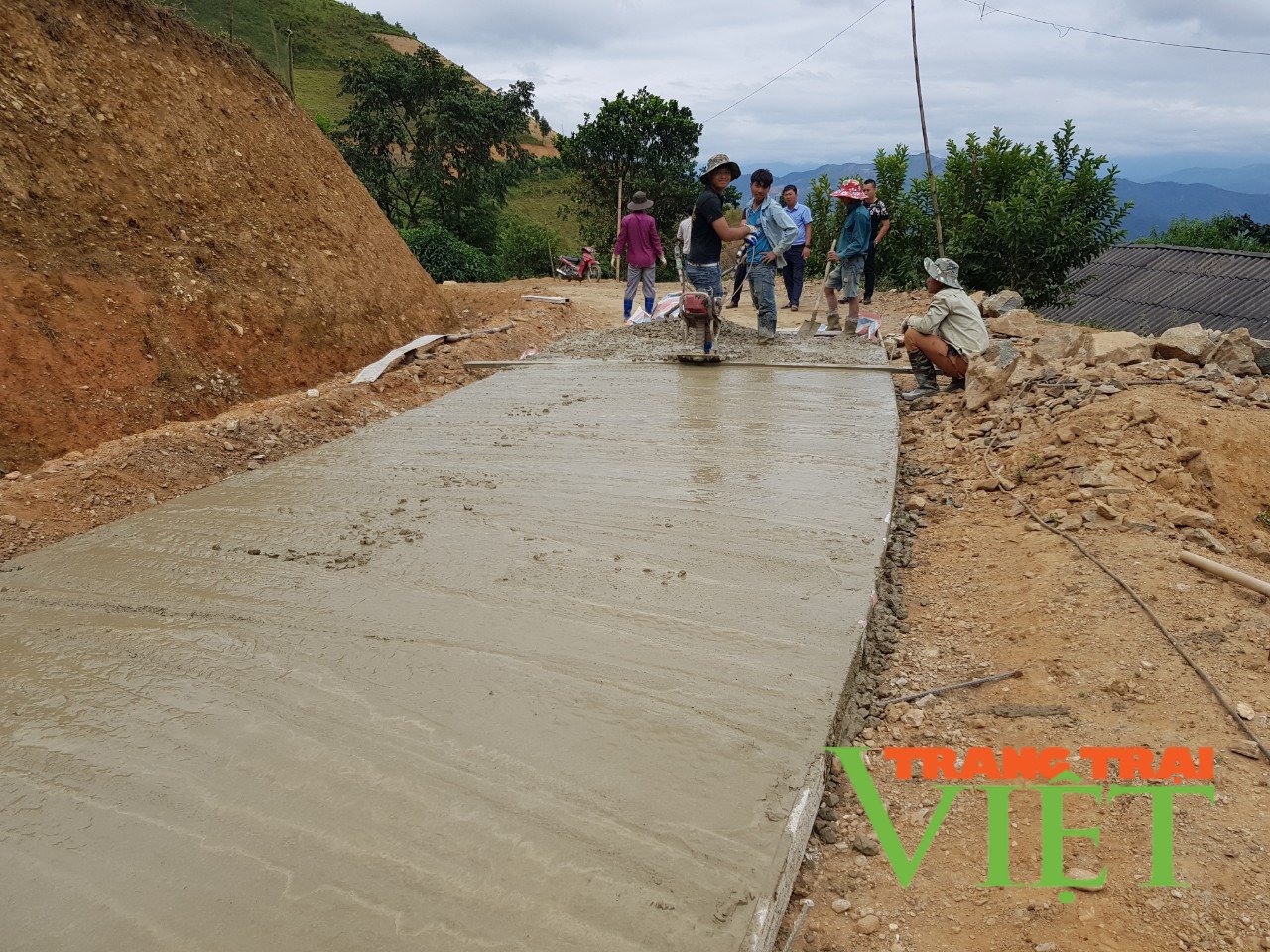 Tủa Chùa: Huy động sức dân trong phát triển hạ tầng ở Sính Phình - Ảnh 5. Tủa Chùa: Huy động sức dân trong phát triển hạ tầng ở Sính Phình - Ảnh 5.