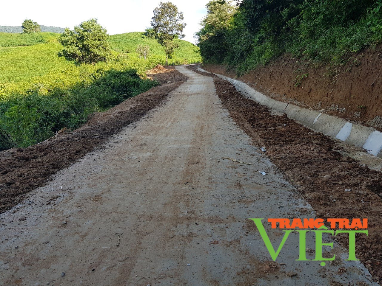 Tủa Chùa: Huy động sức dân trong phát triển hạ tầng ở Sính Phình - Ảnh 4. Tủa Chùa: Huy động sức dân trong phát triển hạ tầng ở Sính Phình - Ảnh 4.