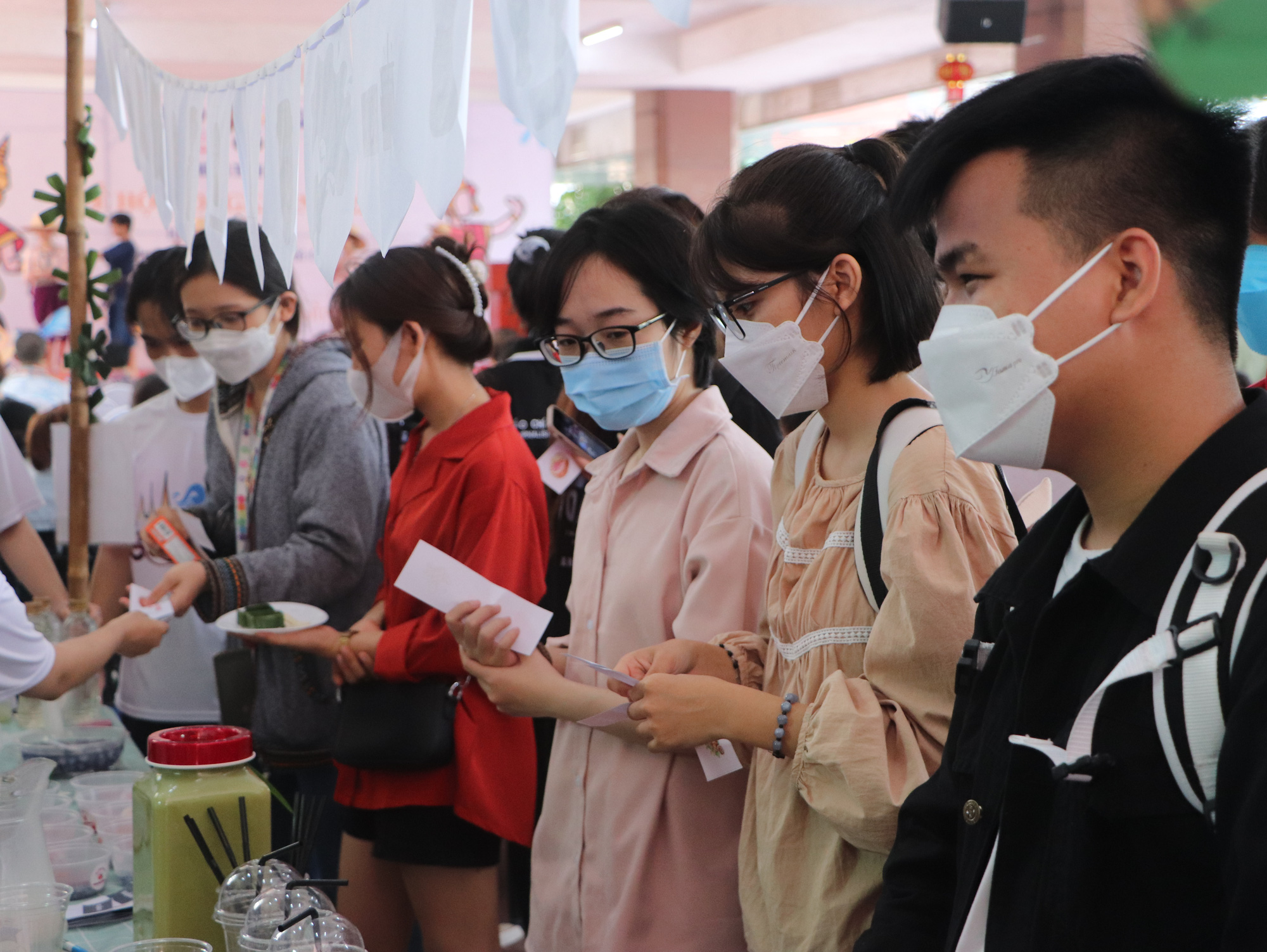 Trải nghiệm thú vị lễ hội Songkran- Tết năm mới tại TP.HCM - Ảnh 5.