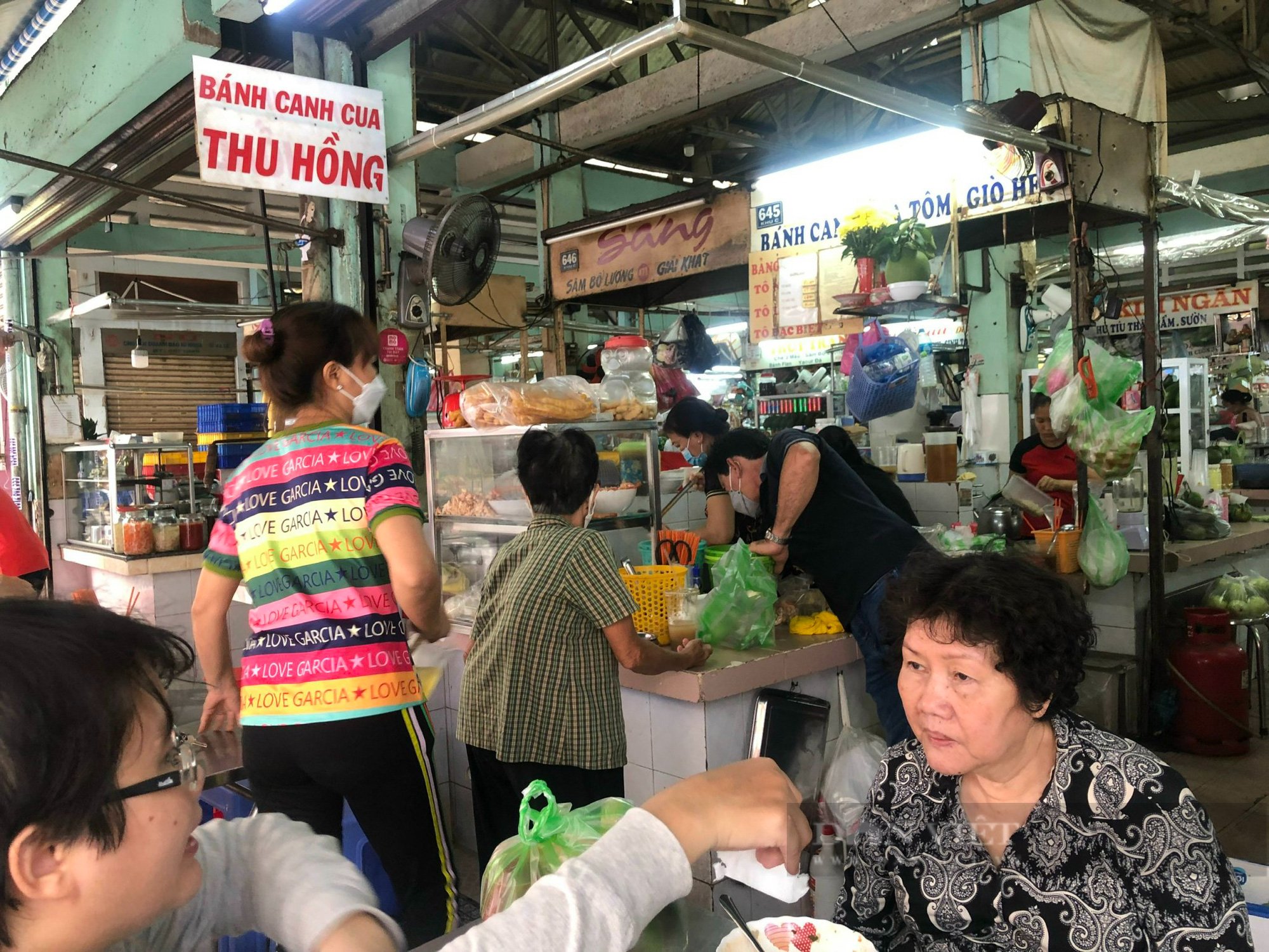 Bánh canh cua vào giờ cao điểm
