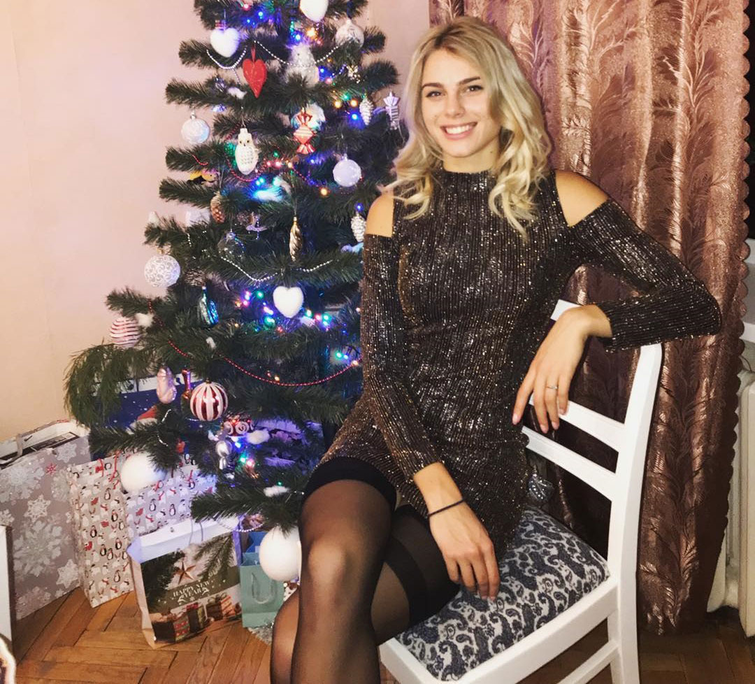 Ngắm vẻ đẹp của &quot;nữ thần&quot; nhảy cao người Ukraine - Ảnh 11.