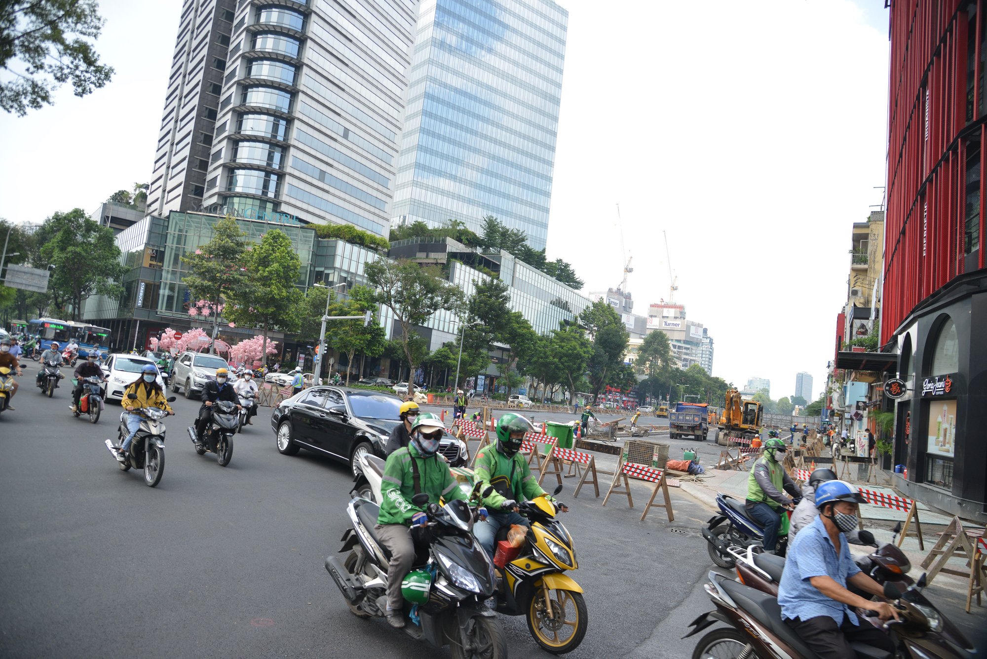 TP.HCM trả lại &quot;diện mạo&quot; đường Lê Lợi trước 30/4 - Ảnh 3.