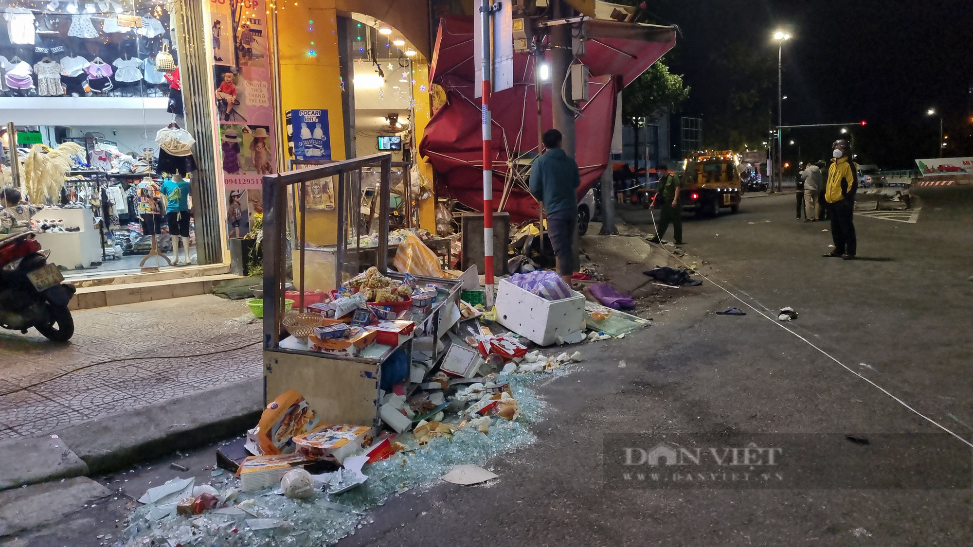 Tài xế xe &quot;điên&quot; lao vào tiệm bánh mì dương tính ma túy - Ảnh 2.