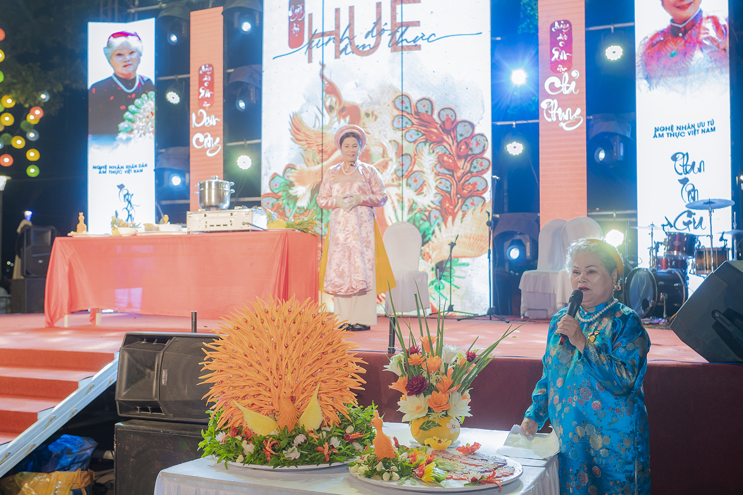  Hàng nghìn du khách thích thú thưởng thức các món ăn độc đáo tại Ngày hội “Huế- Kinh đô ẩm thực”   - Ảnh 14.