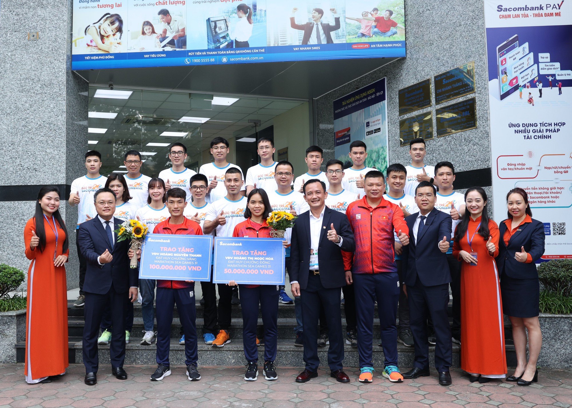 Sacombank thưởng nóng cho hai vận động viên marathon xuất sắc  - Ảnh 1.