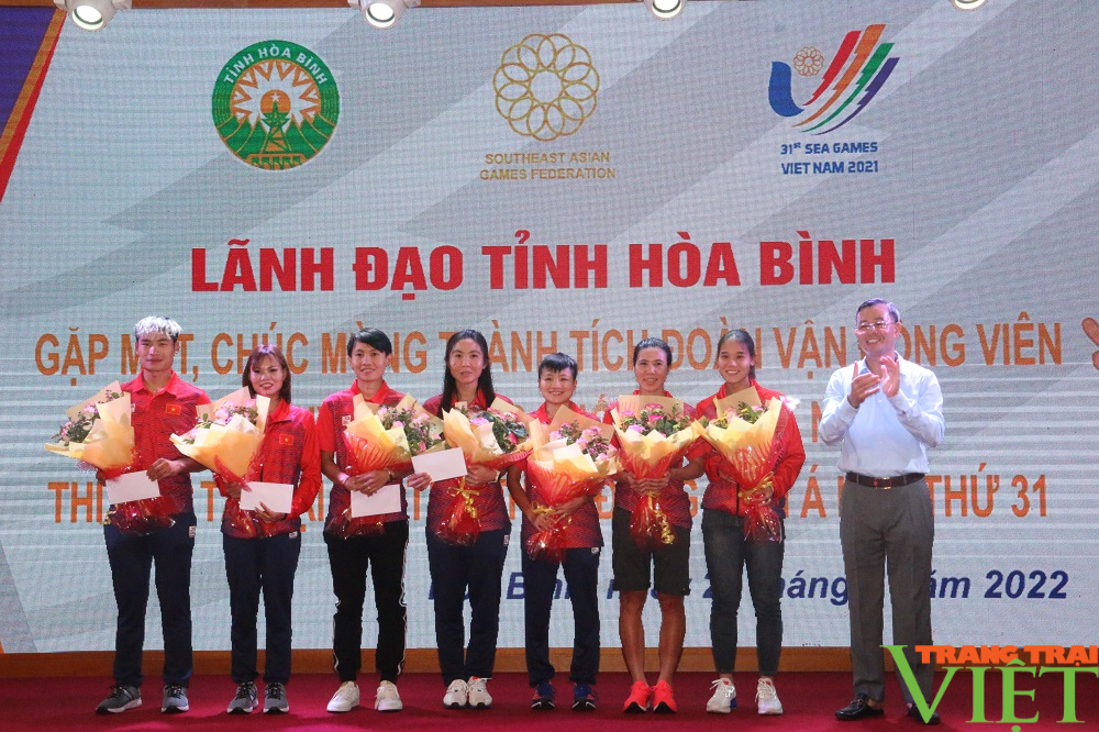 Hoà Bình: Gặp mặt, chúc mừng Đoàn VĐV đội tuyển đua xe đạp Quốc gia Việt Nam thi đấu SEA Games 31 - Ảnh 1. Hoà Bình: Gặp mặt, chúc mừng Đoàn VĐV đội tuyển đua xe đạp Quốc gia Việt Nam thi đấu SEA Games 31 - Ảnh 1.