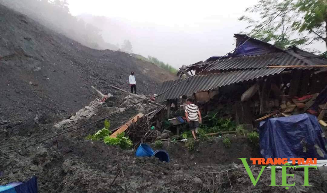 Điện Biên: Sạt lở tại Mường Chà khiến 1 người bị thương vong - Ảnh 1. Điện Biên: Sạt lở tại Mường Chà khiến 1 người bị thương vong - Ảnh 1.