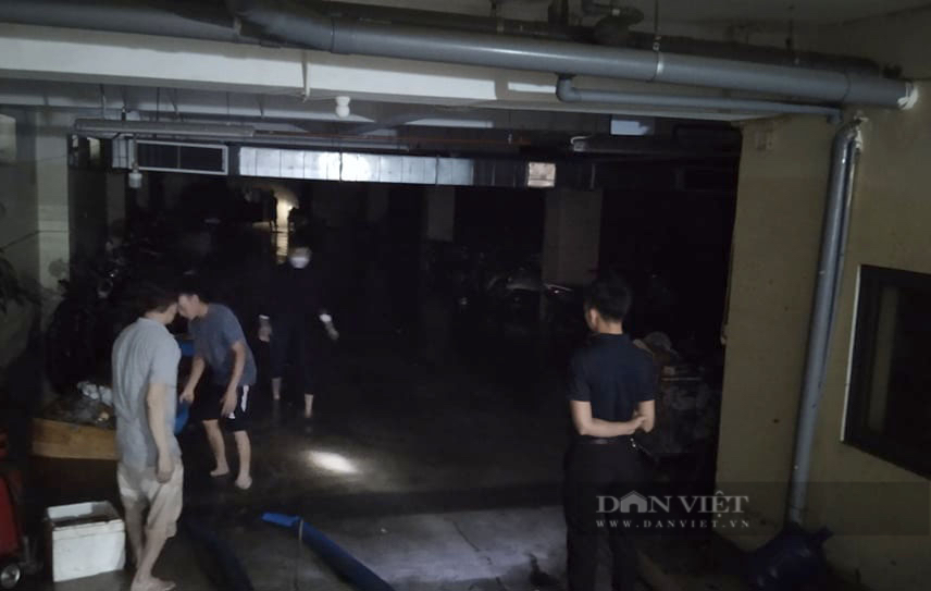 Hàng loạt xe ô tô bị ngập nước sau trận mưa lớn ở Hà Nội, ai phải bồi thường? - Ảnh 3.