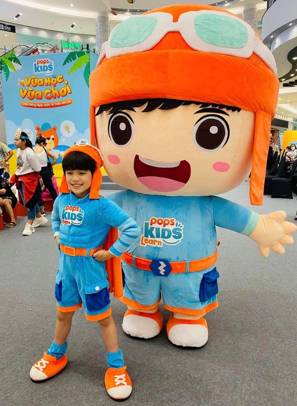 Trẻ vui “quên đường về” với đội quân Pikachu, mèo ú Doraemon dịp 1/6 - Ảnh 6. Trẻ vui “quên đường về” với đội quân Pikachu, mèo ú Doraemon dịp 1/6 - Ảnh 6.