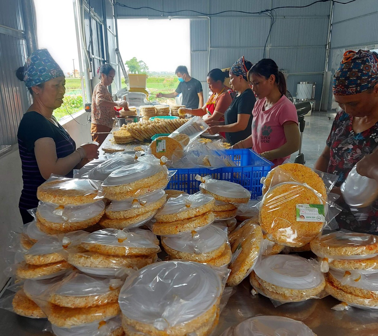 Các doanh nghiệp sản xuất nhỏ đau đầu trước giá xăng  - Ảnh 2.