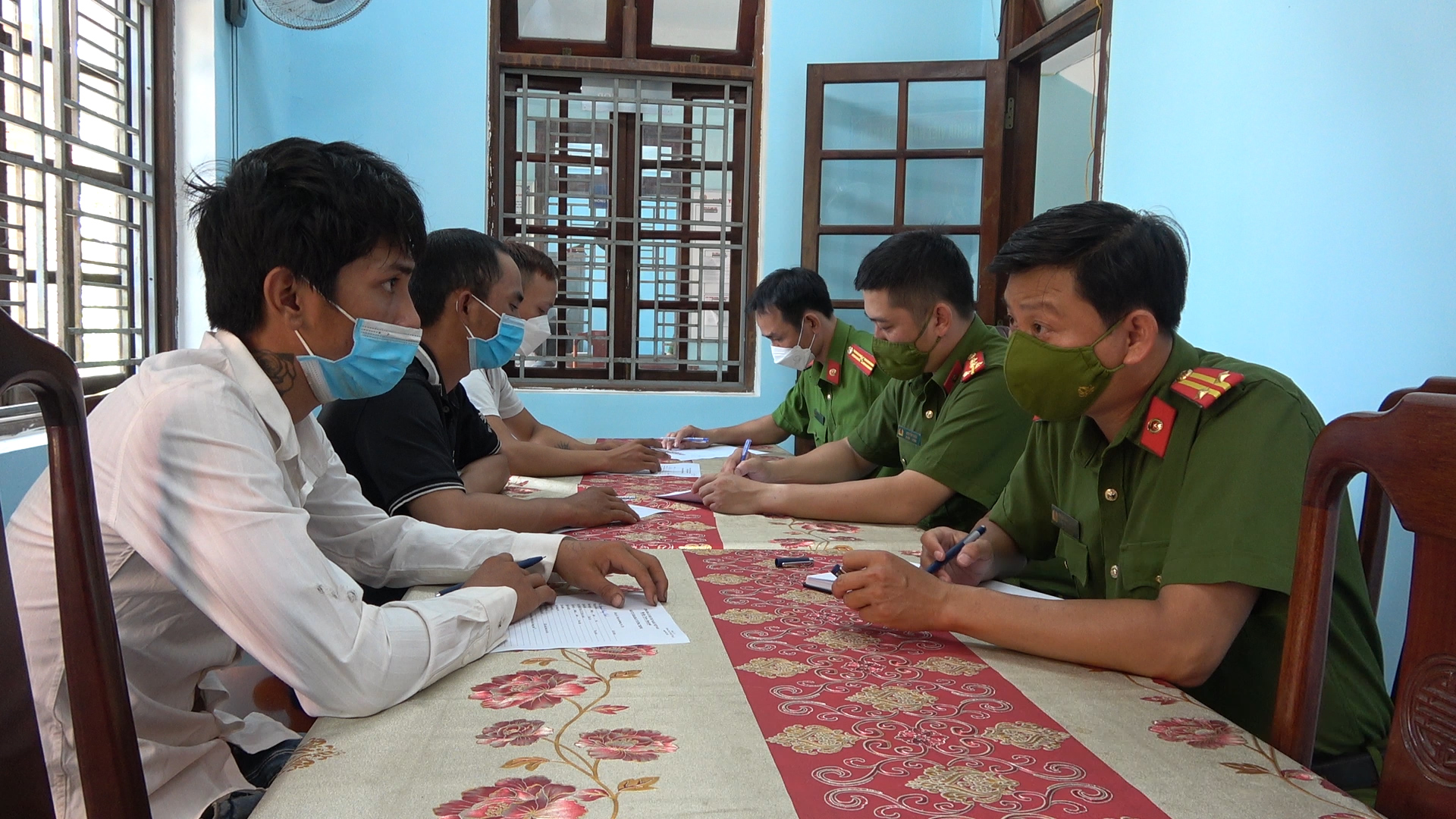 Huế: Làm rõ loạt đối tượng chuyên “xin đểu” tại nghĩa trang - Ảnh 1.