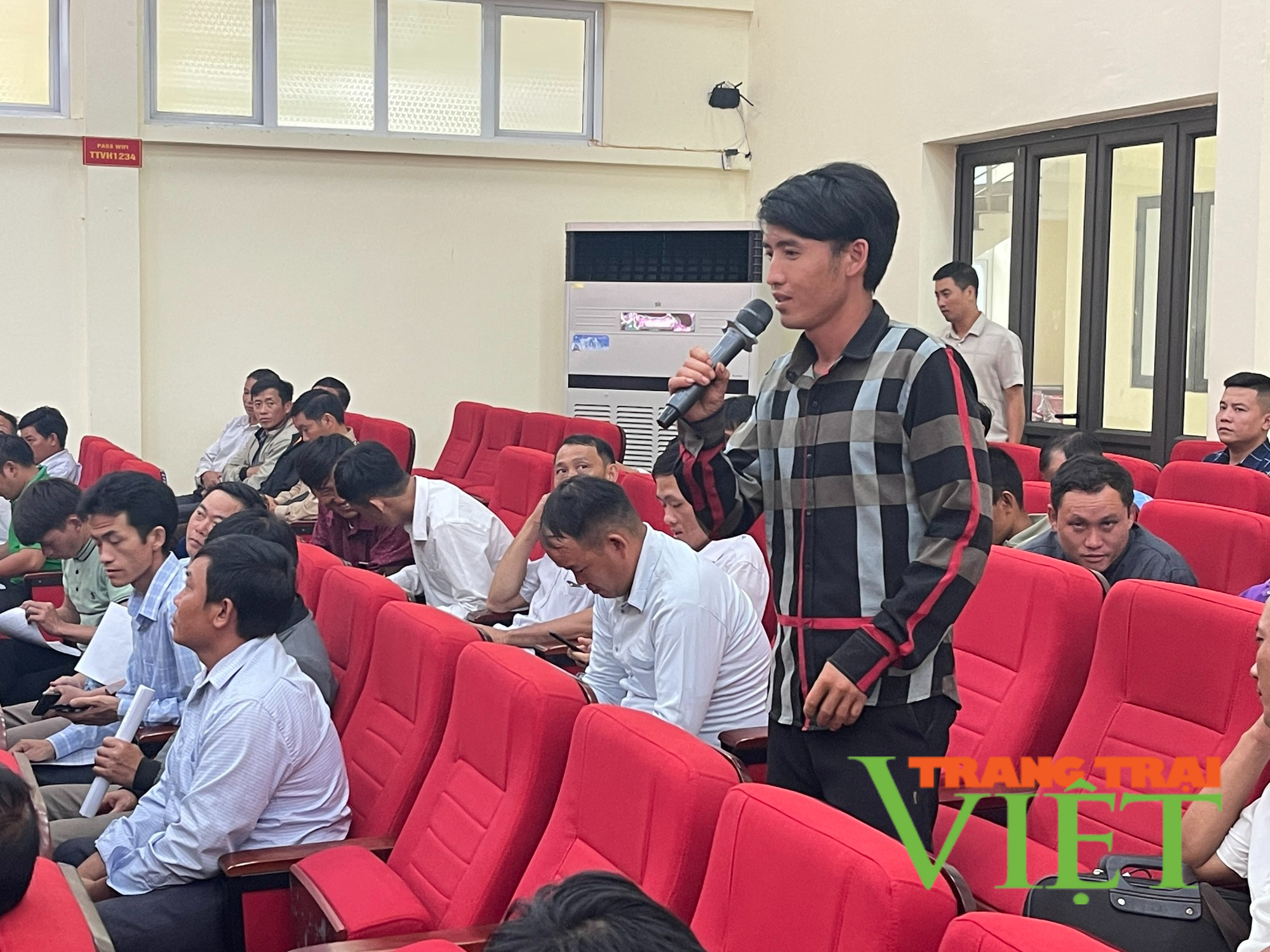 Huyện biên giới Mường Nhé gặp mặt, đối thoại 115 bí thư, trưởng bản - Ảnh 2. Huyện biên giới Mường Nhé gặp mặt, đối thoại 115 bí thư, trưởng bản - Ảnh 2.
