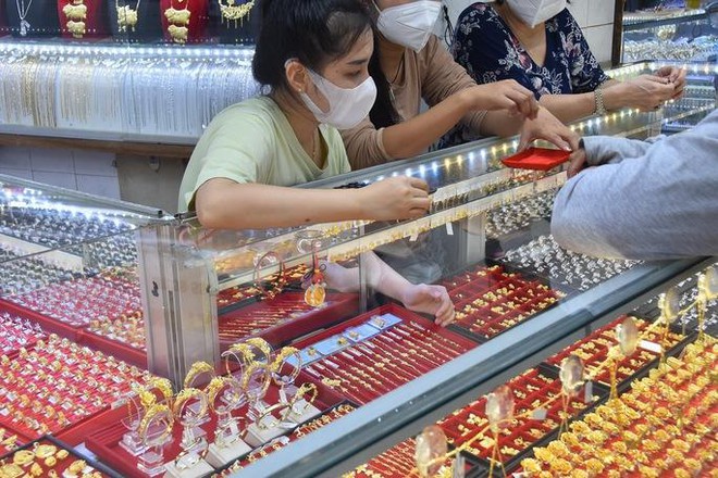 Cần sửa các quy định để không làm “méo mó” thị trường vàng - Ảnh 1.