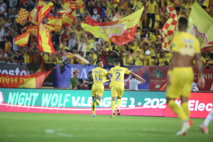 Nam Định lấy điểm trước Hà Nội FC, leo 2 bậc trên BXH V.League - Ảnh 2.