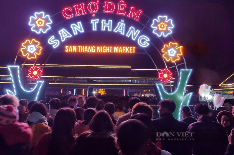 Đặc sắc Chợ đêm San Thàng – Thưởng thức món thắng cố ngựa, phở chua   - Ảnh 2.
