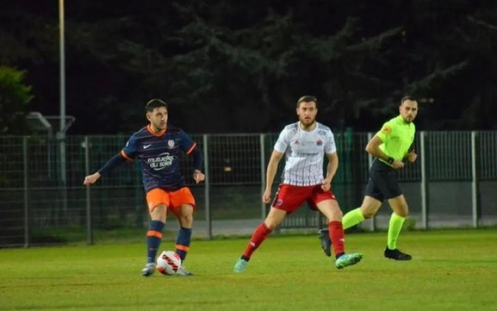 Thua Toulouse, Pau FC chiêu mộ cầu thủ đá trùng vị trí của Quang Hải? - Ảnh 1.
