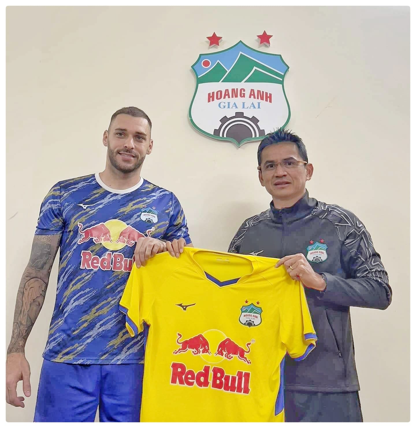 TTCN mở cửa, các CLB chọn bổ sung ngoại binh quen mặt với sân chơi V.League? - Ảnh 2.