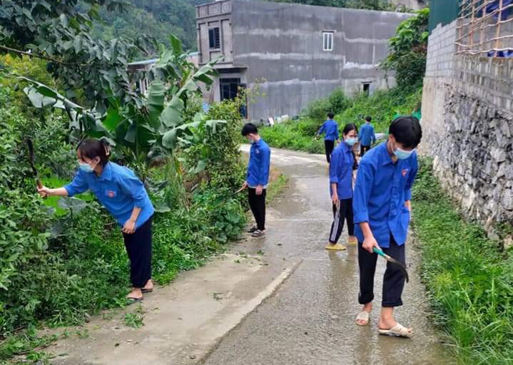 Lào Cai: Mường Khương ra quân ngày cao điểm "Tình nguyện chung tay xây dựng nông thôn mới " - Ảnh 3. Lào Cai: Mường Khương ra quân ngày cao điểm "Tình nguyện chung tay xây dựng nông thôn mới " - Ảnh 3.